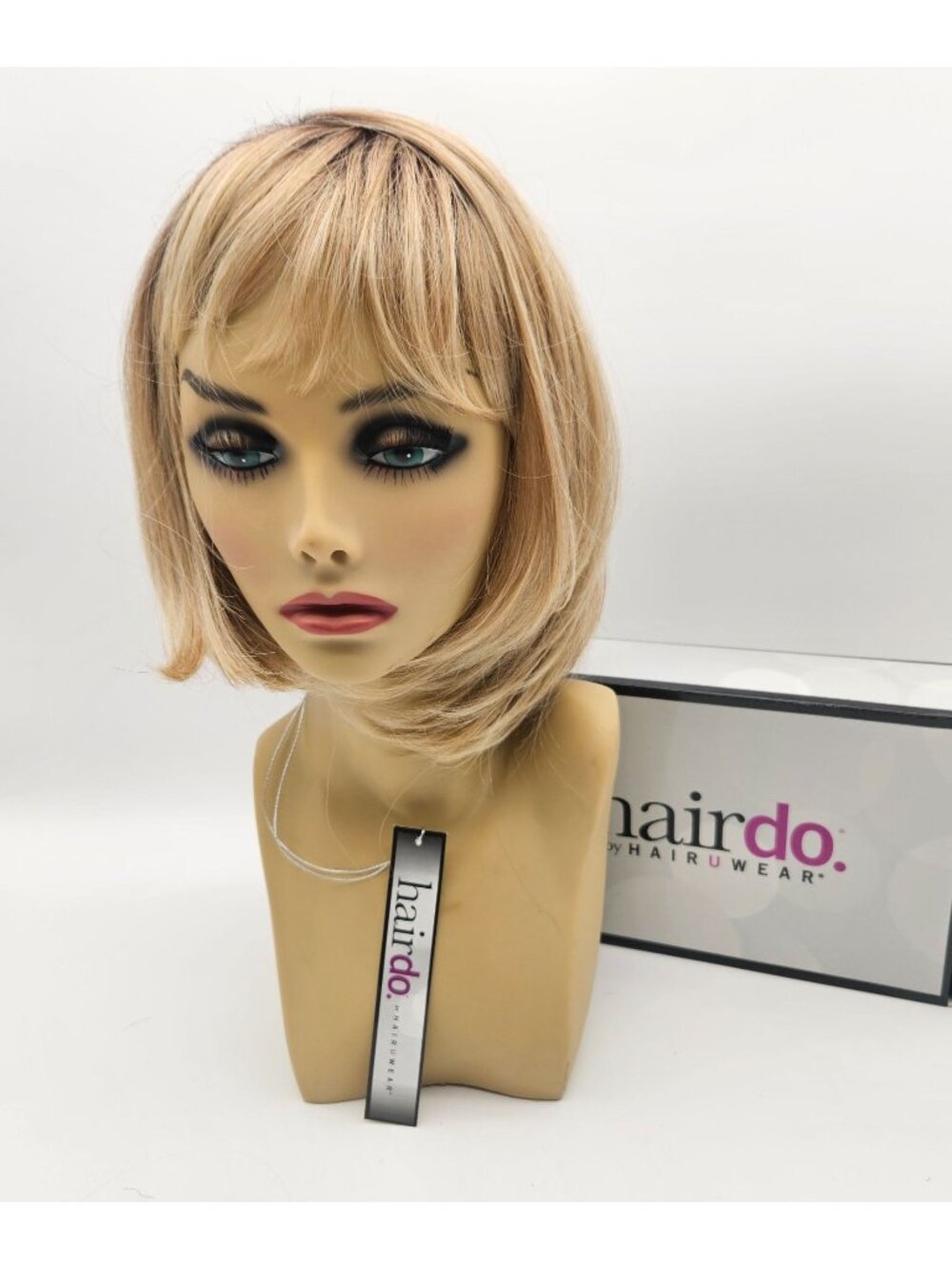 Hairdo Wig Classic Page Light Golden Blonde NWT